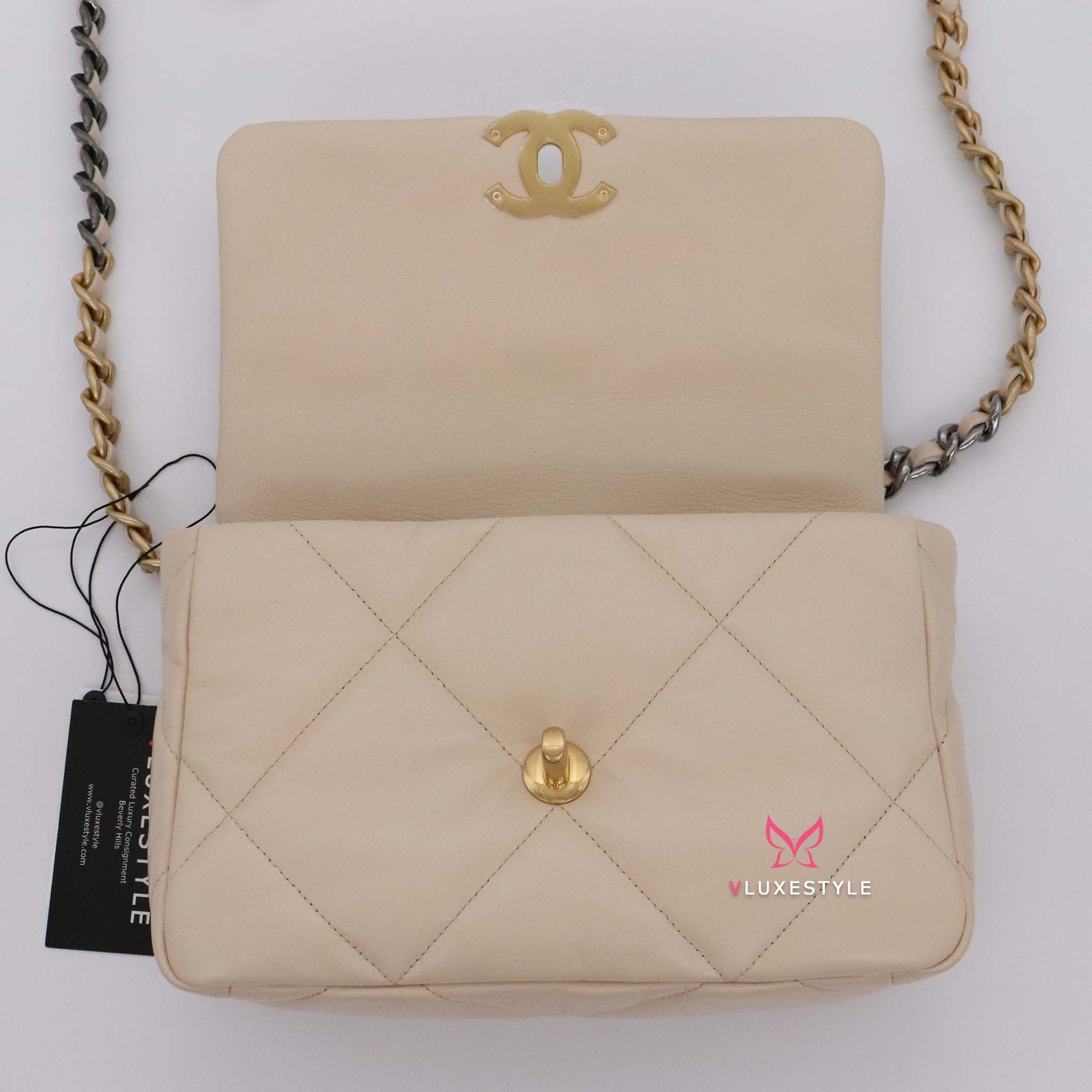 Chanel Brown Small 19 O Case Clutch Bag Beige Leather Goatskin ref.737593 -  Joli Closet