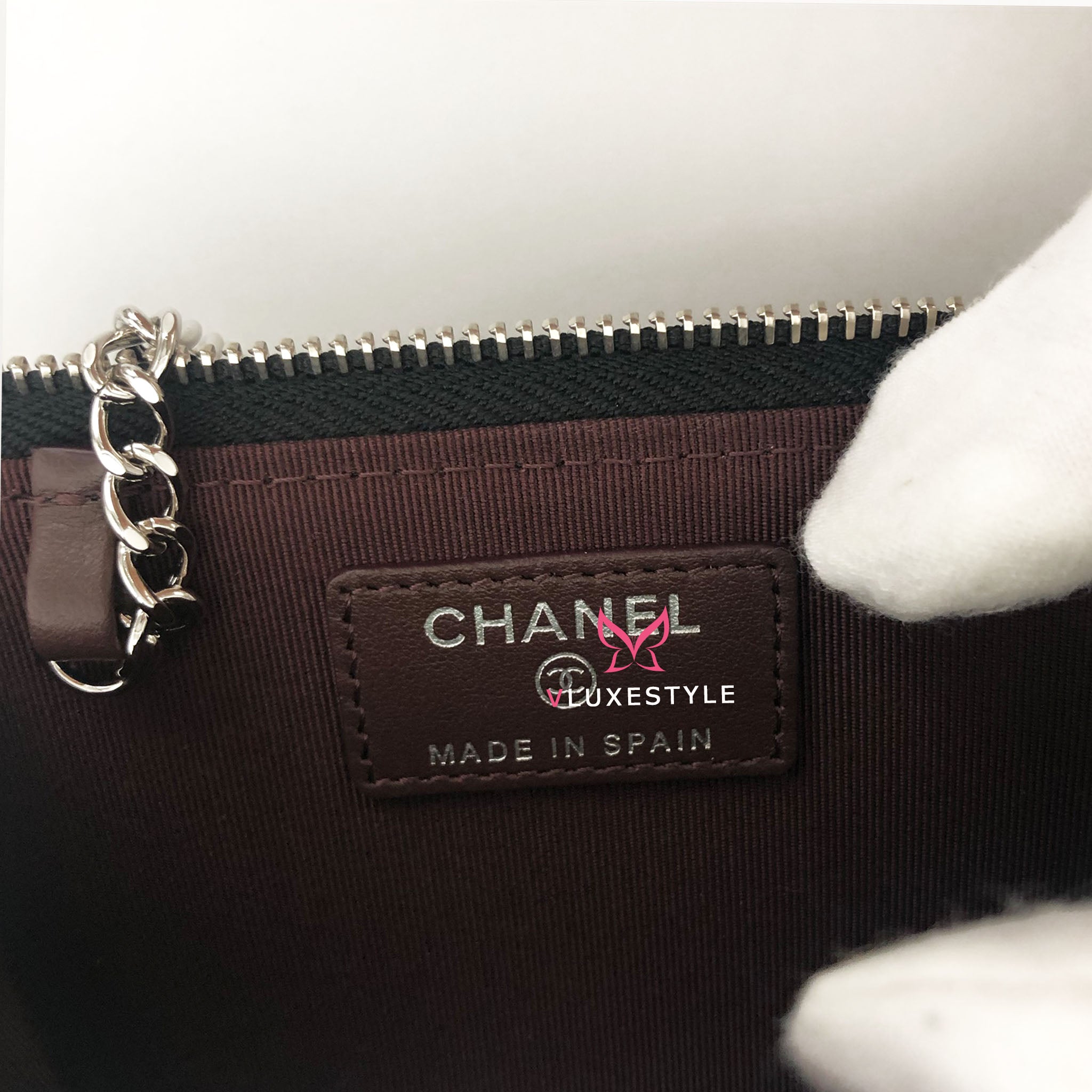 Chanel Classic Zipped Key holder Black Quilted Caviar with silver hardware  ⁣ ⁣