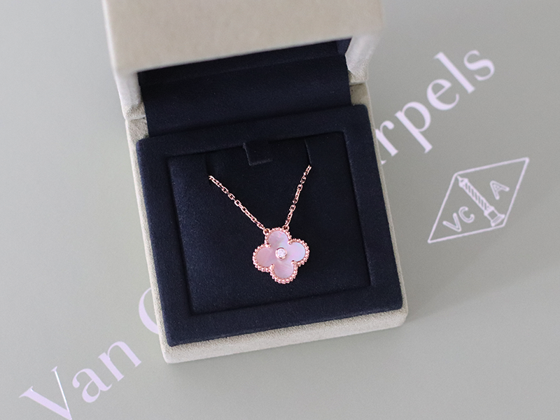 Unveiling Elegance: The 2025 Van Cleef & Arpels Pink Mother of