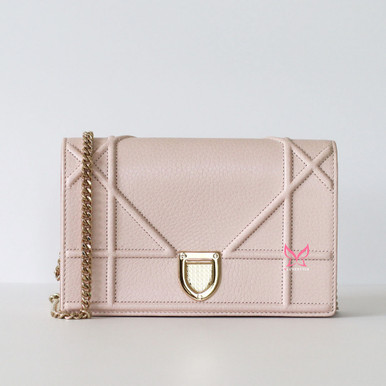 dior-diorama-wallet-on-chain-