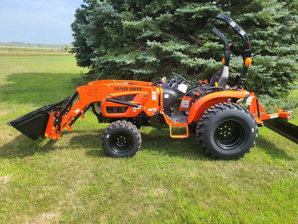 2026 Bad Boy 3026H Tractor w/ BBL 300 Loader