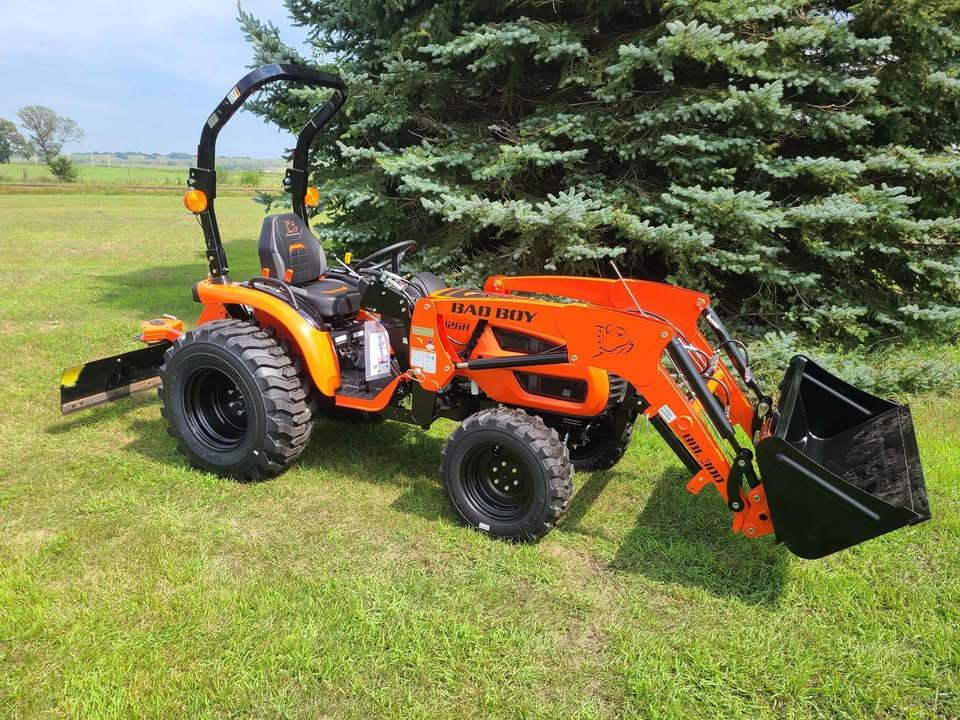 2026 Bad Boy 3026H Tractor w/ BBL 300 Loader