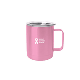 A drink mug in pink stainless steel with a clear lid, featuring a logo. Suitable for coffee or hot beverages.