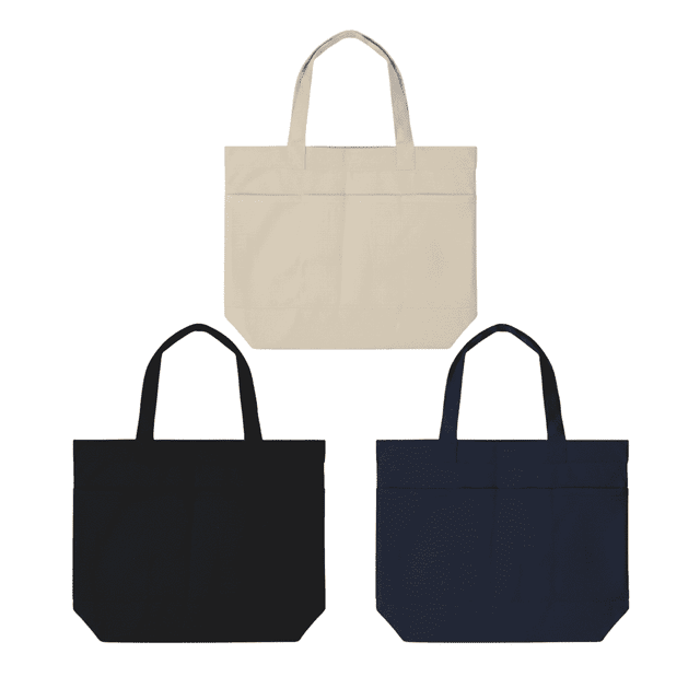 A tote bag featuring three pockets is displayed in beige, black, and navy blue. The bag has handles and a logo.