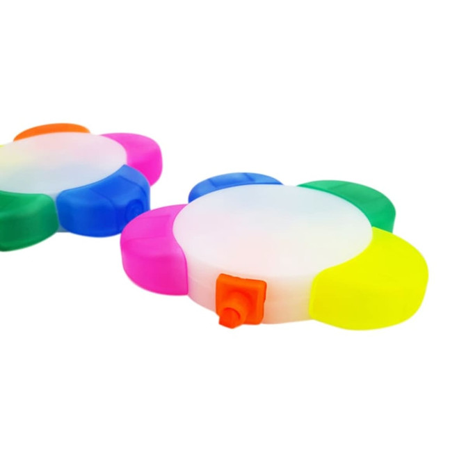 A five-colour highlighter in a flower shape, featuring pink, blue, green, yellow, and orange segments.