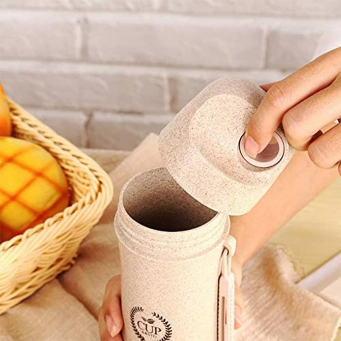 A drink bottle made from wheat straw, featuring a natural beige colour and a removable lid. It has a logo on the side.