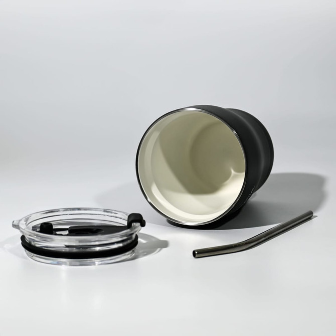 A drink bottle in matte black with a clear lid and stainless steel straw, featuring a logo. A drink bottle in matte black with a clear lid and stainless steel straw, featuring a logo.