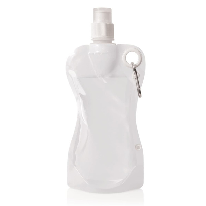 A drink bottle in clear plastic with a spray nozzle, featuring a carabiner for attachment.