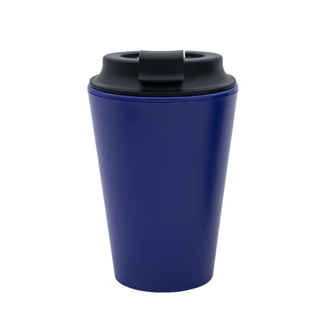 A reusable coffee mug in dark blue with a black lid, designed for beverages. Features a logo.