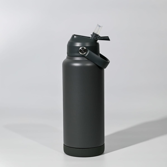 A drink bottle in dark grey, featuring a straw and a carrying handle. It has a simple logo on the side.
