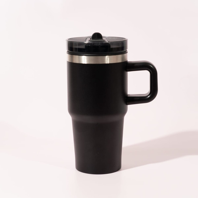 A drink bottle with a black exterior, double wall insulation, and a handle, featuring a transparent lid and a branding logo.