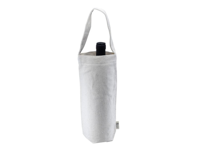 A drink bottle is inside a cream-coloured calico wine bag with a sturdy handle and a logo.