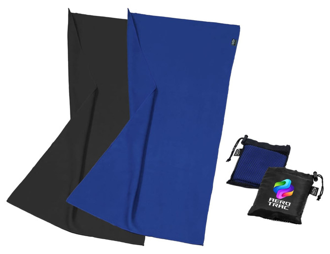 Two workout towels in black and blue, accompanied by a mesh pouch and a branded storage bag.