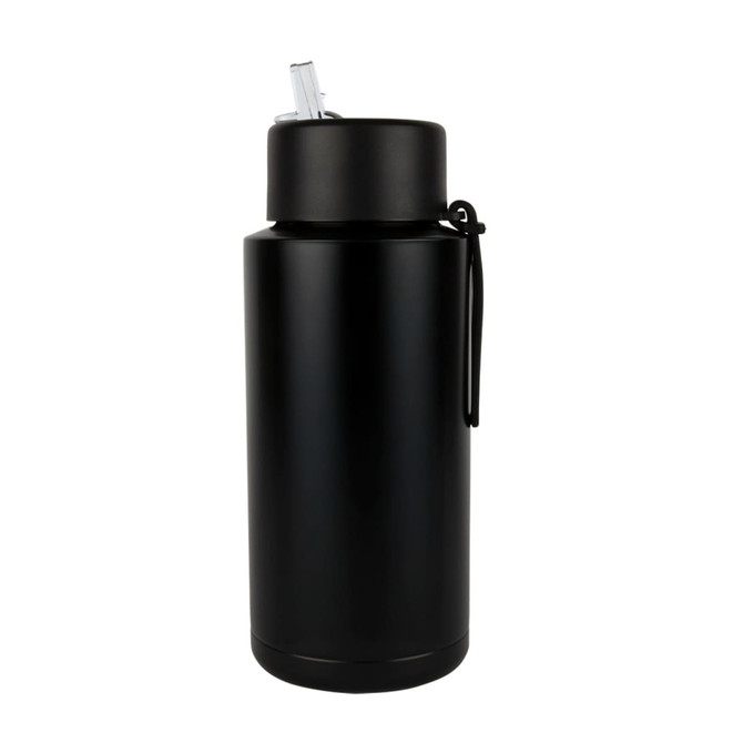 A drink bottle in matte black with a straw lid and attached carrying handle, featuring branding.