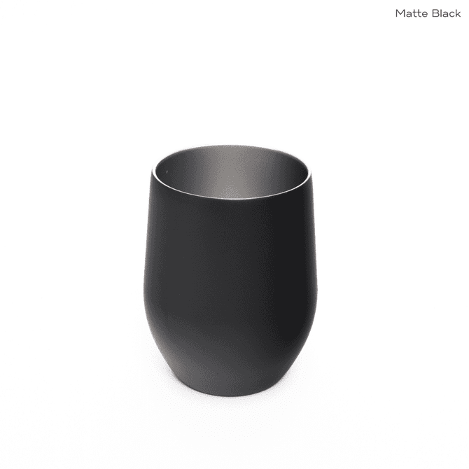 A drink bottle in matte black, featuring a sleek design and a branding logo. Ideal for travel and everyday use.