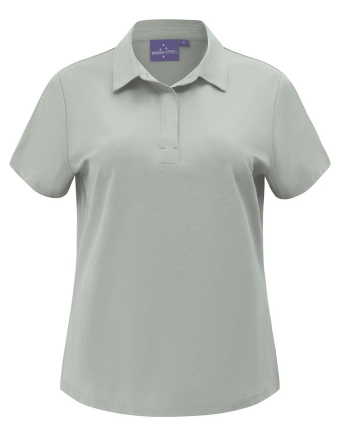 A ladies' high-performance polo in light grey with a collar and short sleeves. It features a logo on the neck.