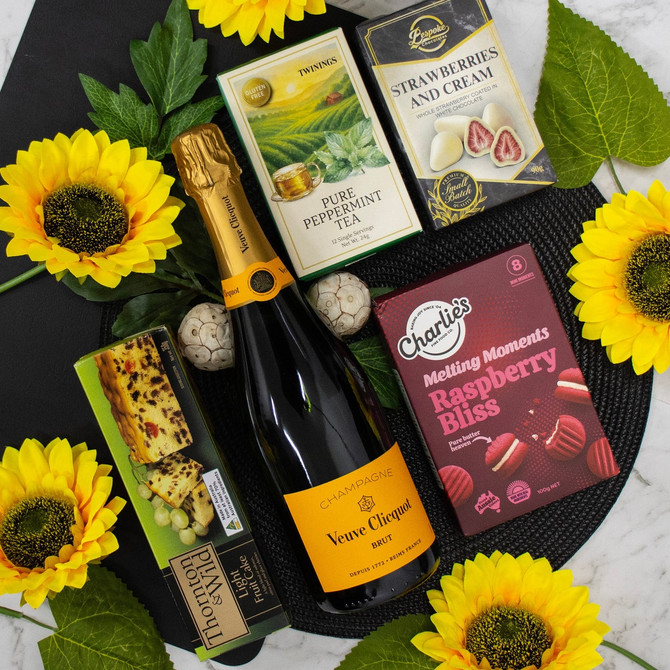 Veuve Clicquot Brut Champagne Luxury Gift Hamper