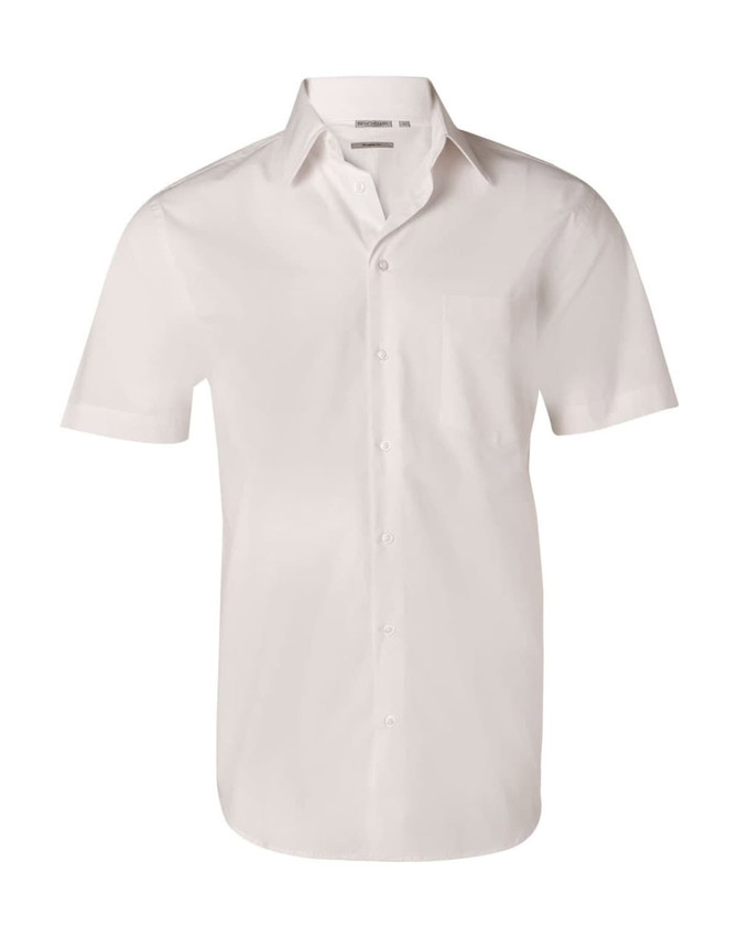 Men's short-sleeve button-up shirt in white, featuring a pocket and a logo on the label.