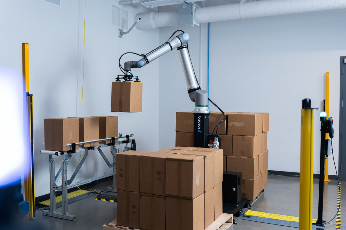 Multinational Pharma Extends Use of Robotiq Palletizing Units