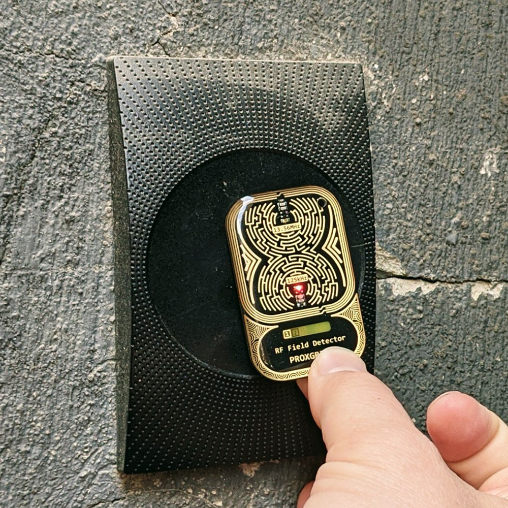 holographic card detector Geiger Counter + Radiation Test Card
