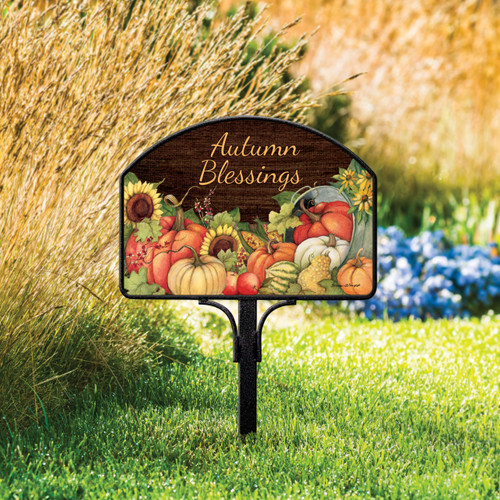 Autumn Scarecrow Yard DeSign slide 