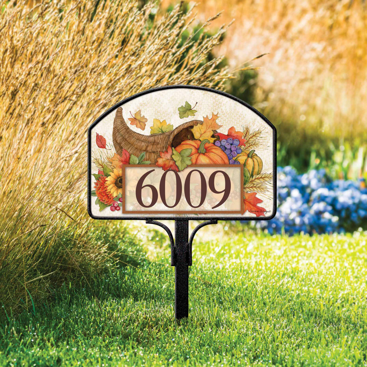 Thanksgiving Cornucopia Yard DeSign thumbnail