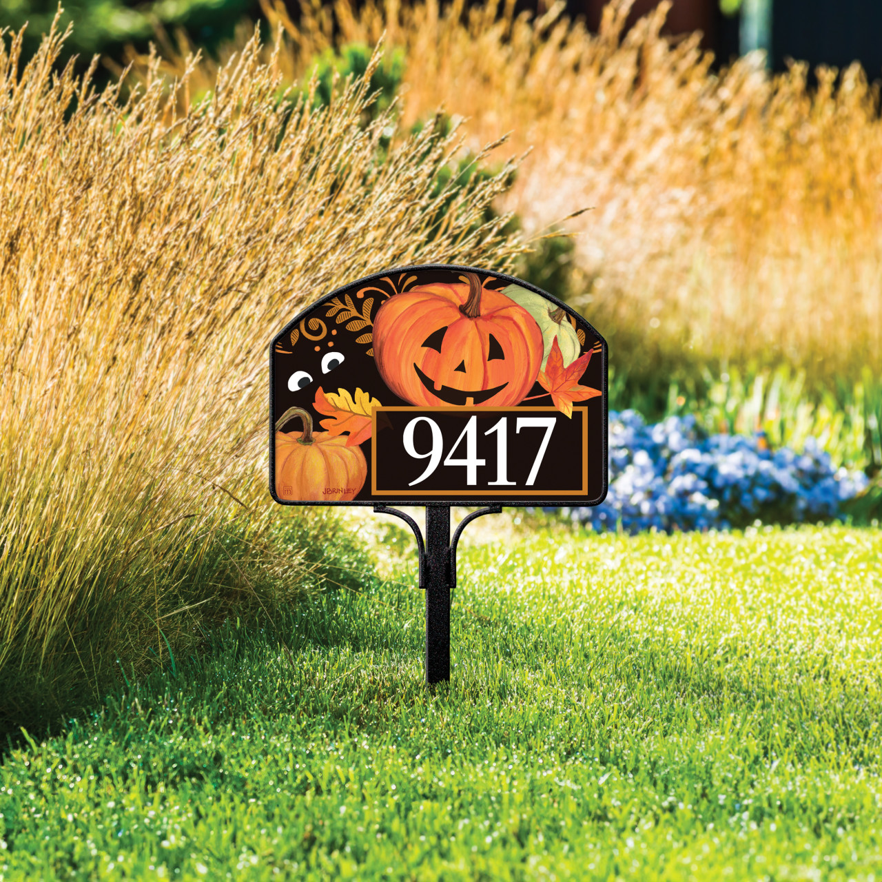 Pumpkin Eyes Yard DeSign thumbnail