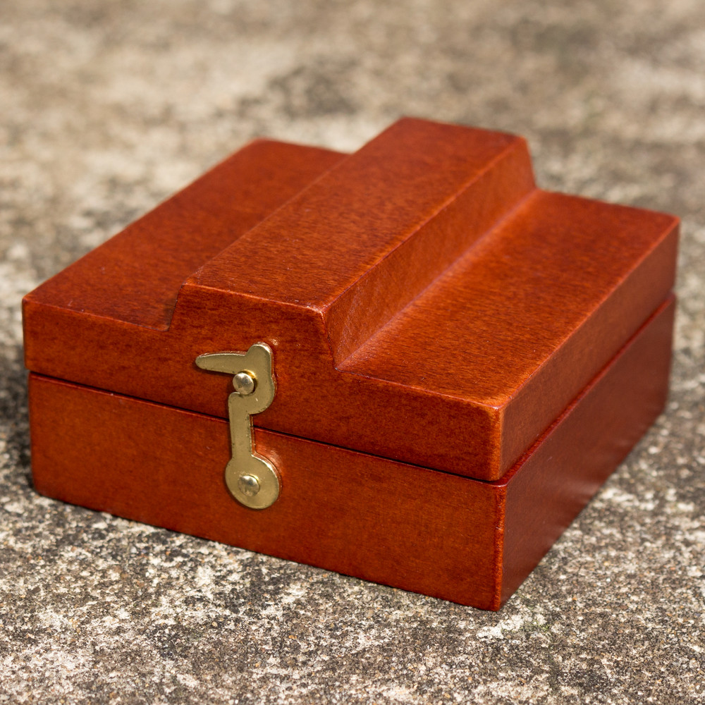 American Traditions Compass | The Shops at Colonial Williamsburg