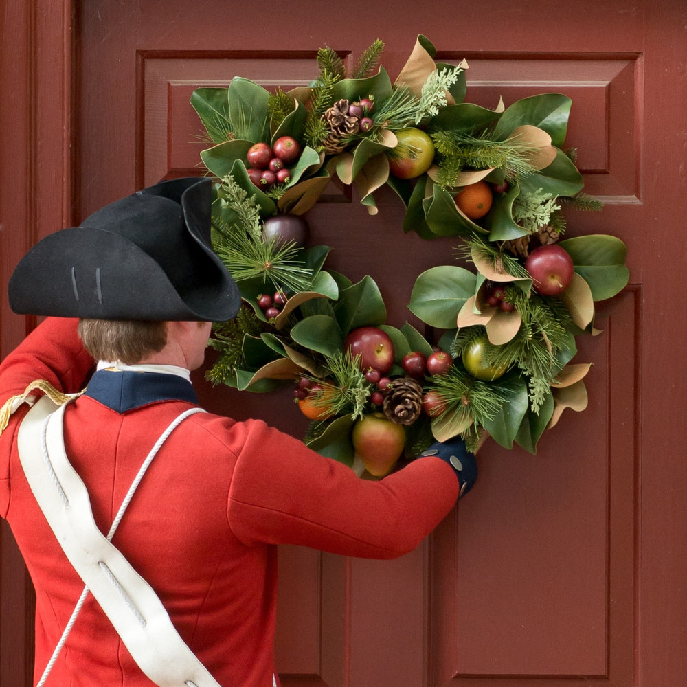 Williamsburg Magnolia Pinecone & Fruit Wreath - Thumbnail 3