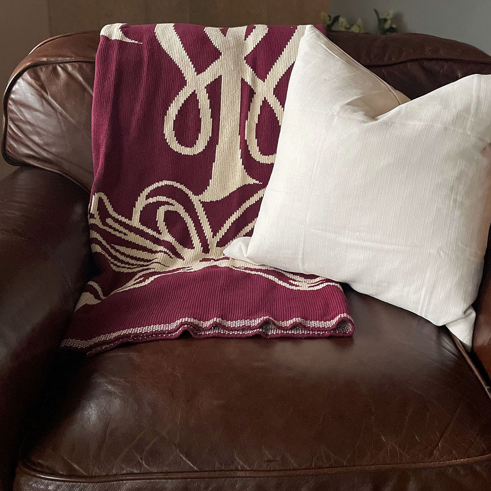 Williamsburg Inn Knit Blanket | The Shops at Colonial Williamsburg