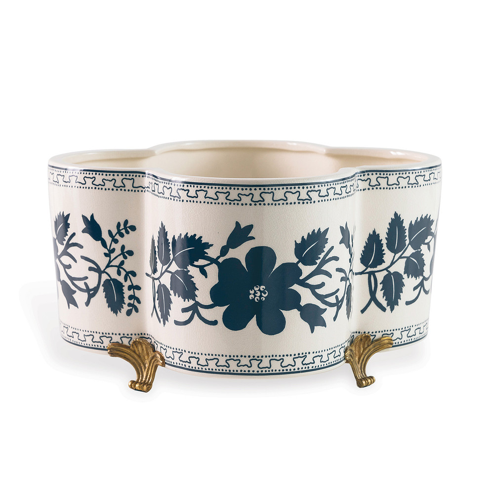 WILLIAMSBURG Breckenridge Quatrefoil Planter by Port 68