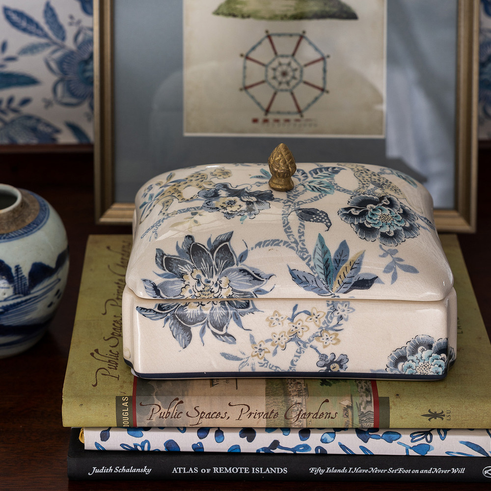 Port 68 WILLIAMSBURG Braganza Blue Box | The Shops at Colonial Williamsburg