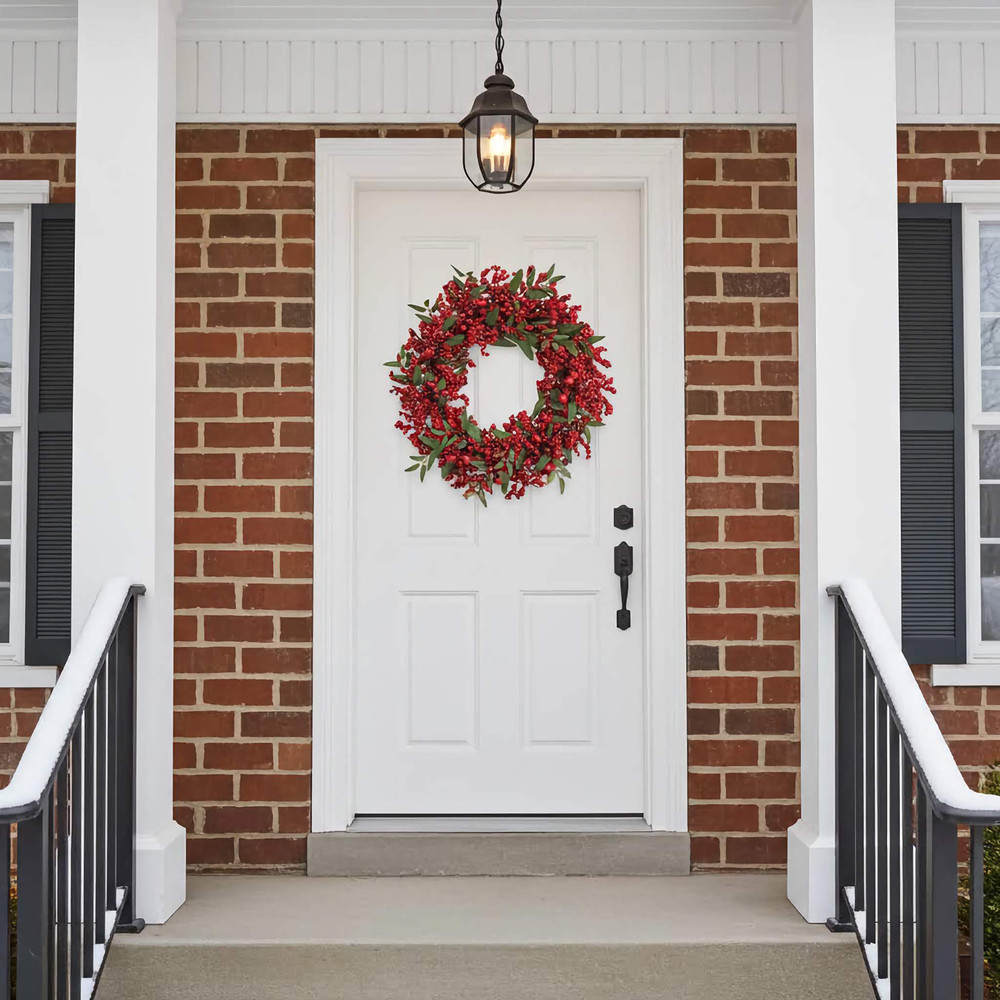 Red Berries and Rosehip Leaves Christmas Wreath 24" | The Shops at Colonial Williamsburg