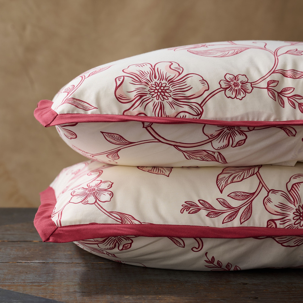 19th Victorian Red Work Layover Sham 夜 WILLIAMSBURG x Red Land Cotton Archival Vine Berry Sham Set