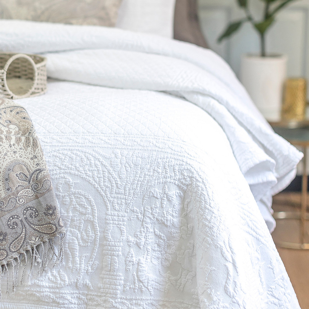 WILLIAMSBURG William and Mary White Matelassé Full-Size Coverlet | The Shops at Colonial Williamsburg