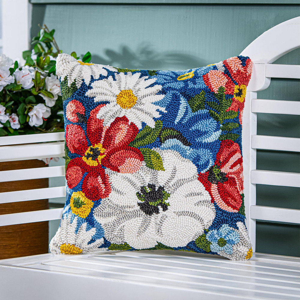 American Classic Indoor/Outdoor Hooked Accent Pillow 18" | The Shops at Colonial Williamsburg