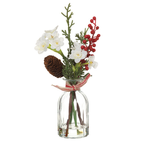 Berry & Cedar Winter Arrangement | The Shops at Colonial Williamsburg