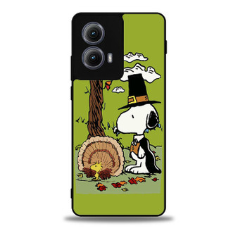 Snoopy under the tree Motorola Moto Edge 5G 2024/ Moto Edge 5G 2025 Case