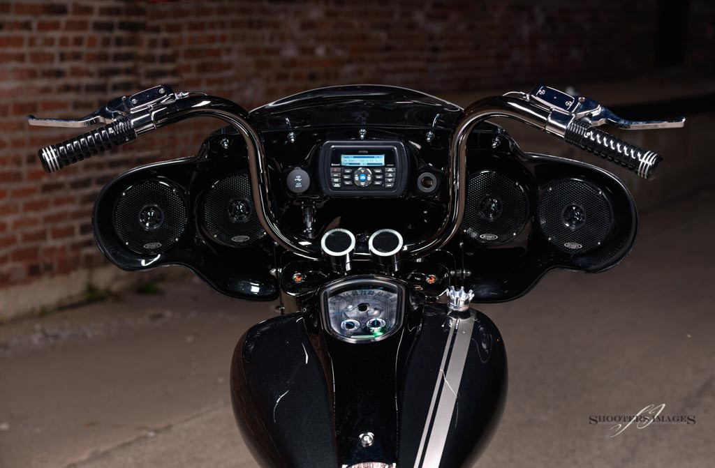 Quadzilla shown on the Yamaha Roadliner Retroliner RT26 Lemans with the Phantom 26 conversion with Jensen BT-40 head unit and Jensen marine speakers