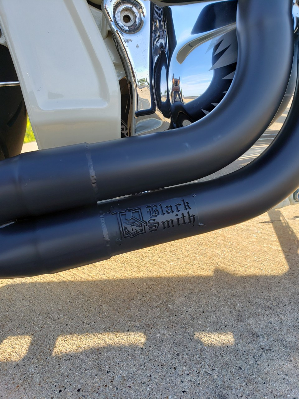 Blacksmith Motoring Boulevard Brawler Bully Dog Exhaust System Suzuki C50, Volusia VL800  shown with optional trucker cap and blow out heat shield