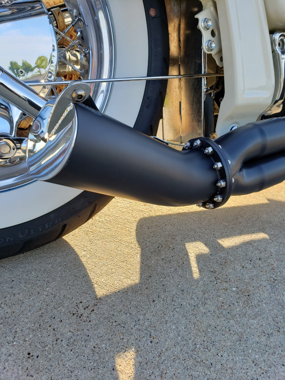 Blacksmith Motoring Boulevard Brawler Bully Dog Exhaust System Suzuki C50, Volusia VL800  shown with optional trucker cap and blow out heat shield