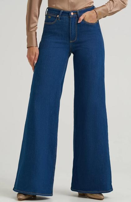 シェイキーウーマン Wrangler x Lainey Wilson Cheeky Wide Leg Jean | NEW | Wrangler®