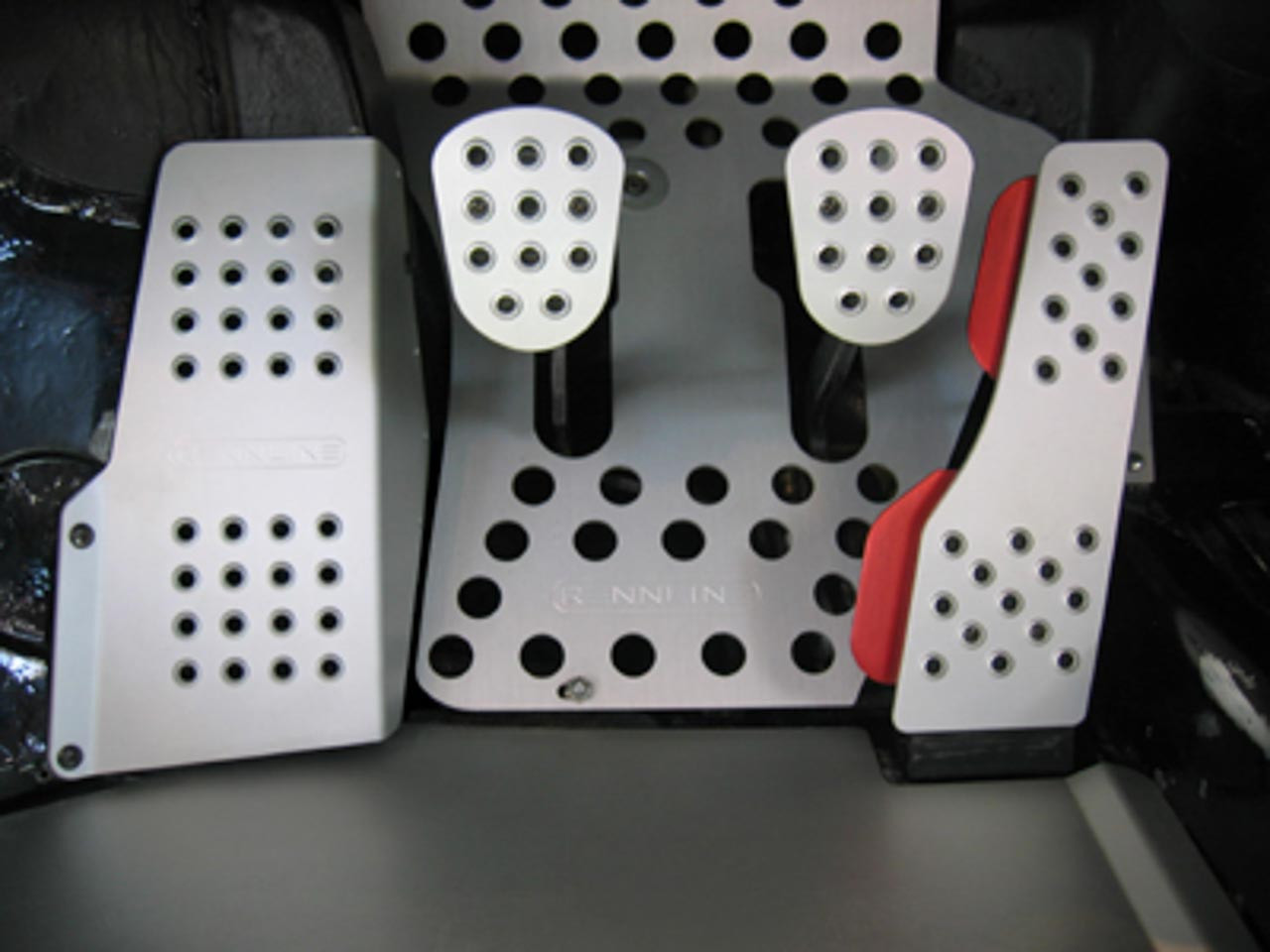 【 RENNLINE 】4ピースペダルセット︰PORSCHE 930 / 912 Porsche (911 '63-'89 Coupe) Pedal Set - 4 pc. Perforated
