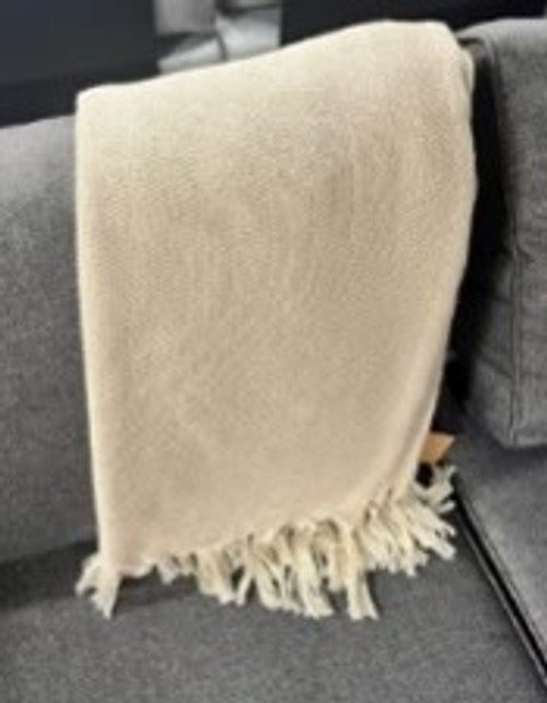Collection Charm-Ecru  Outdoor/indoor pet yarn throw with fringes 50"x60"