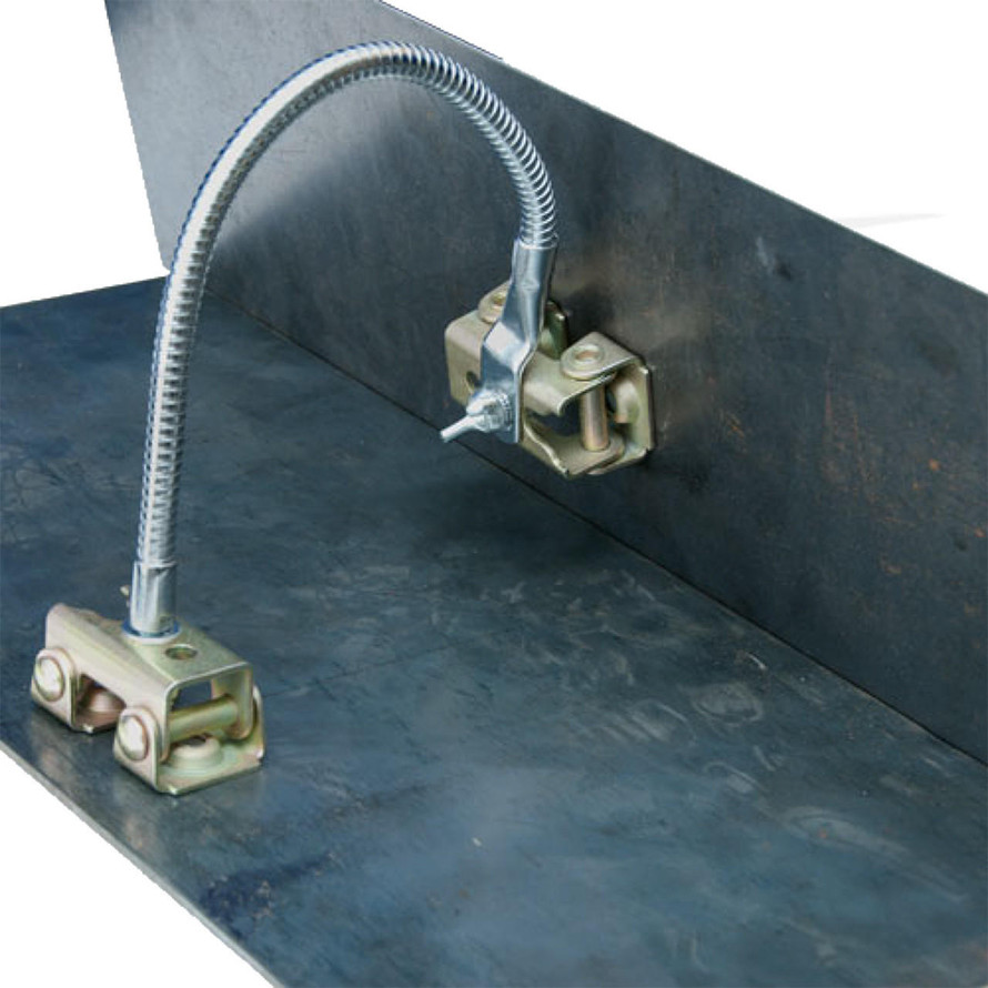 StrongHand Snake Magnet with V-Pad Magnets | Arc-Zone.com