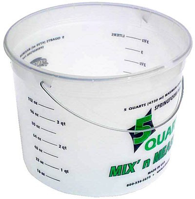 Plastic Mix & Measure 5 Quart Container with Metal Handle