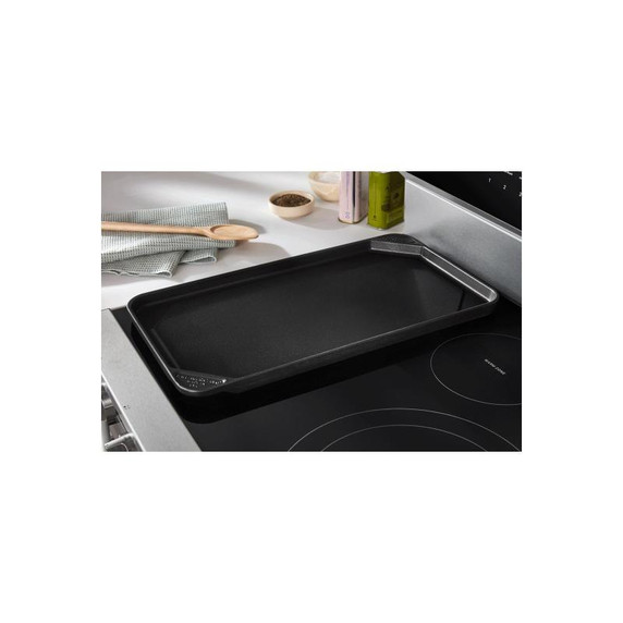 Whirlpool® 30-inch Smart Electric Range with Air Cooking Technology, WipeClean™ Coating, Steam/Self Cleaning, Rapid Preheat 5.3 CuFt Capacity YWFES7530RW