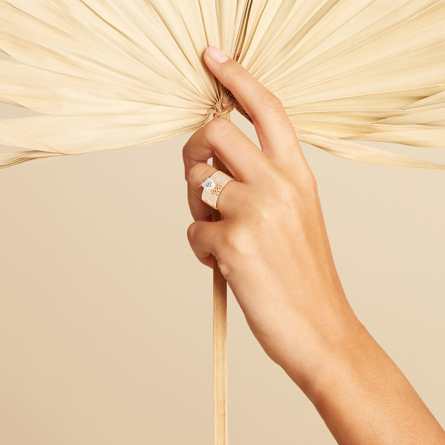 خاتم توينز ذهب دائري عيار 21 قيراط مزين بأحجار الزركون - 6 خاتم توينز ذهب دائري عيار 21 قيراط مزين بأحجار الزركون - 6