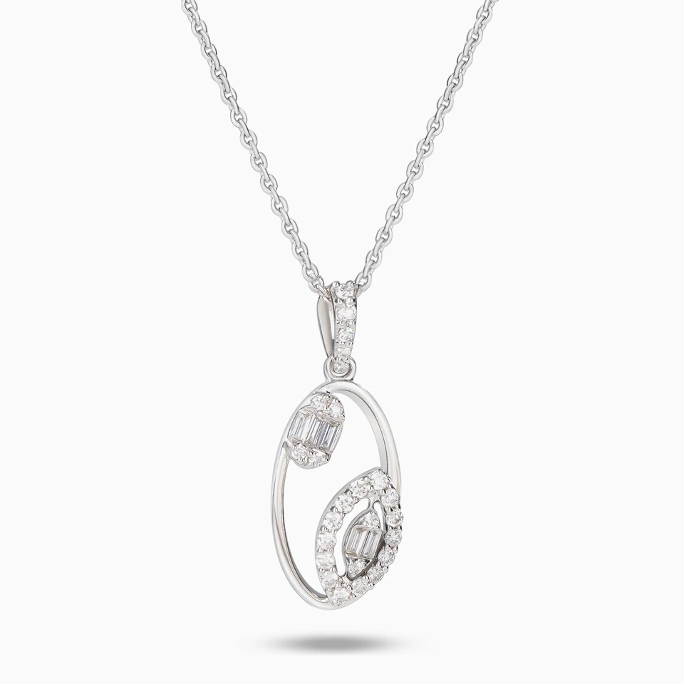 Oval Diamond Necklace In 18K Gold Oval Diamond Necklace In 18K Gold