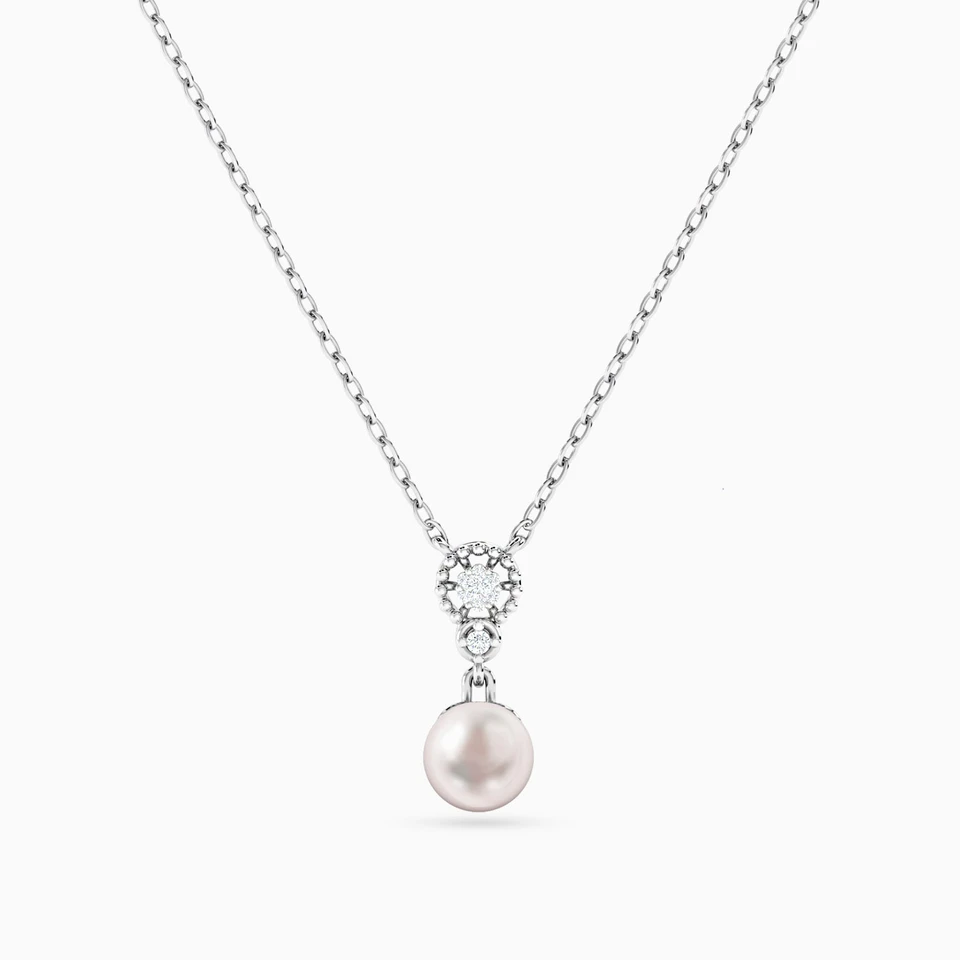 Round Diamond & Pearl Necklace in 18K Gold Round Diamond & Pearl Necklace in 18K Gold
